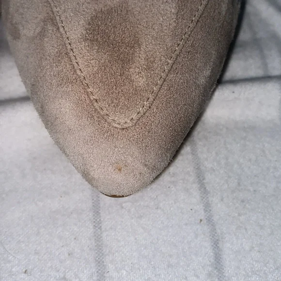 Cole Haan Women's Tan Suede Mules, Cole Haan
Women's Piper Mules size‎ 8B - Picture 10 of 12